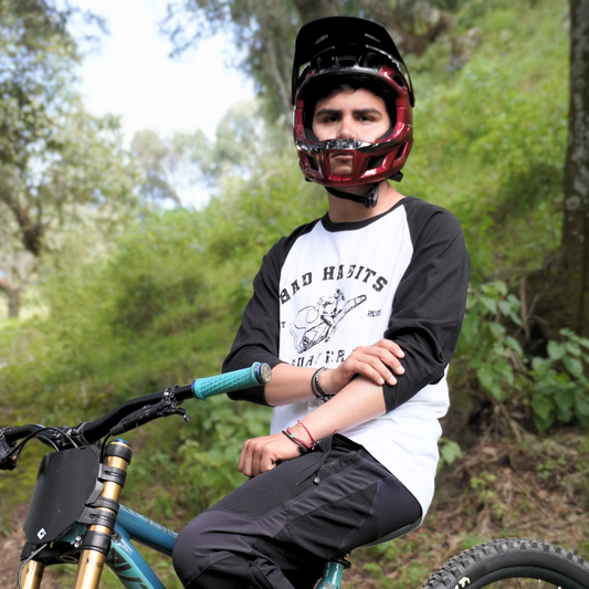 Playera Ranglán Negra Bad Habits