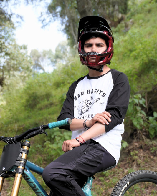 Playera Ranglán Negra Bad Habits