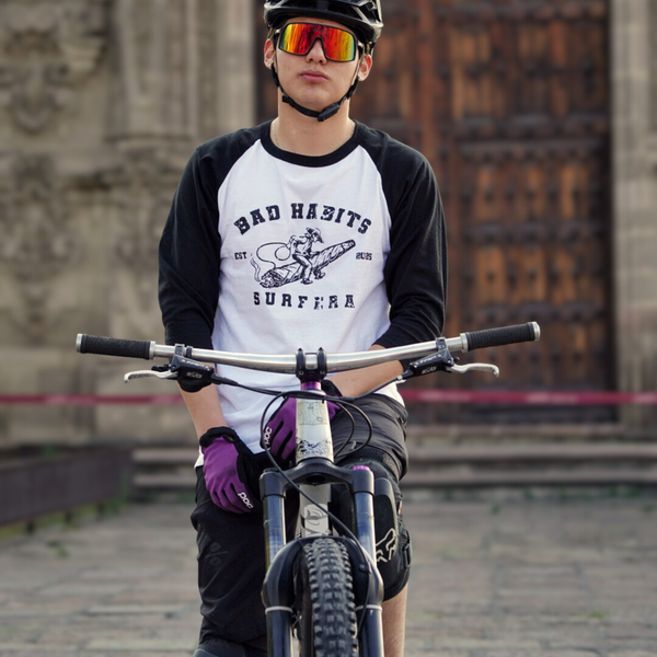 Playera Ranglán Negra Bad Habits