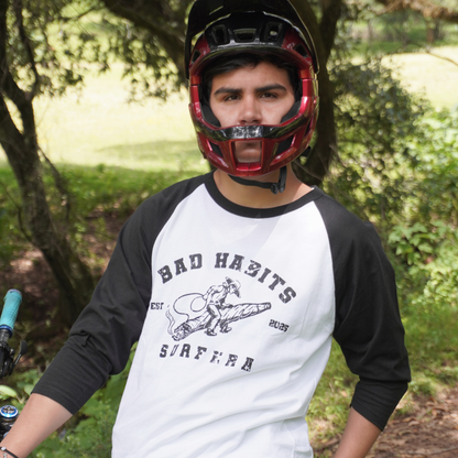 Playera Raglán Bad Habits Surfera rider en montaña