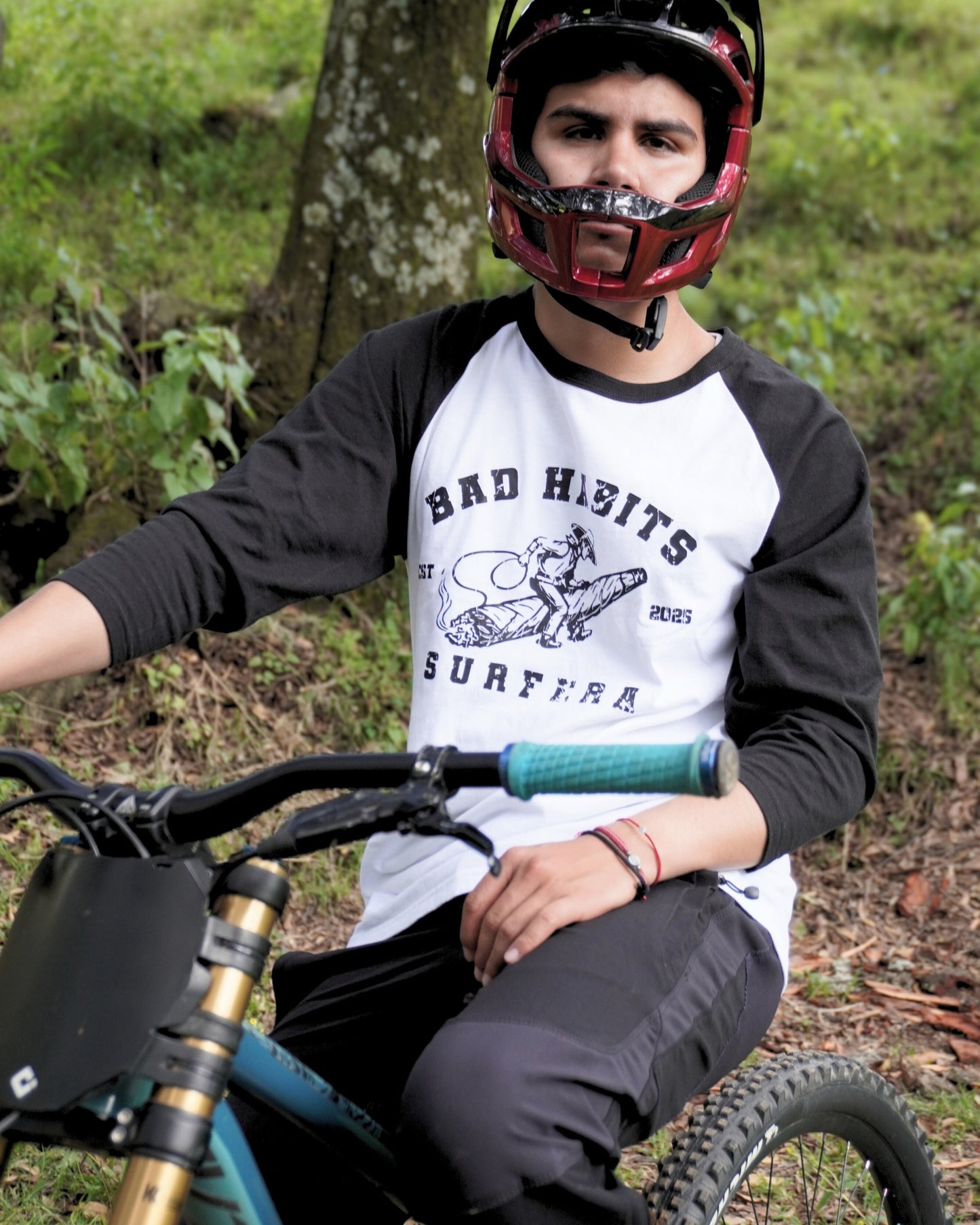 Playera Ranglán Negra Bad Habits