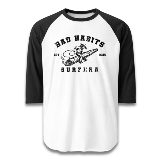 Playera Raglán Bad Habits Surfera vista frontal negra