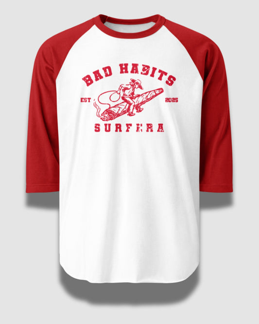 Playera Raglán Bad Habits roja y blanca para skate y streetwear Surfera
